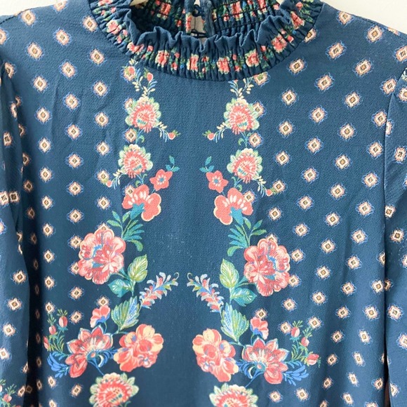 floral printed, turtleneck style top - Picture 2 of 9